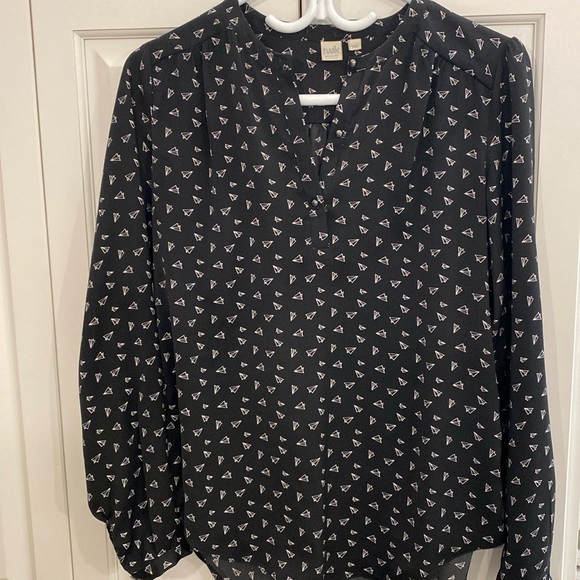 Twik from Simons polyester blouse. Cute paper plane design. Extra buttons. - Picture 1 of 5